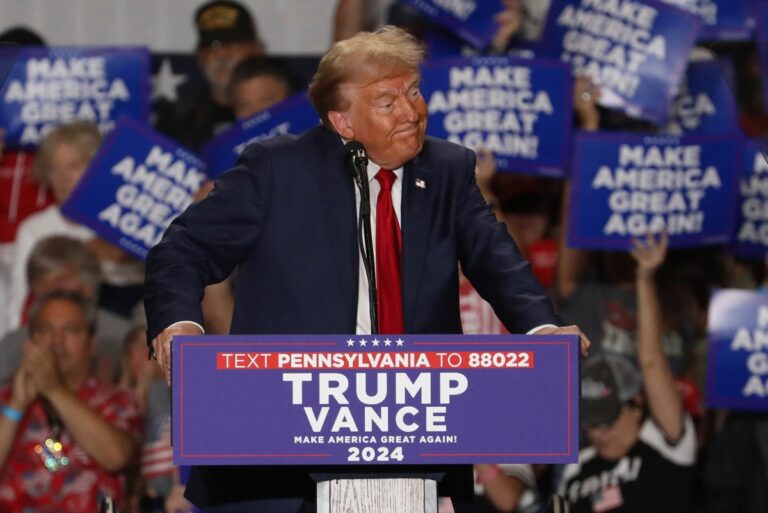 Trump recibe duras críticas de los republicanos por insultar la salud mental de Harris