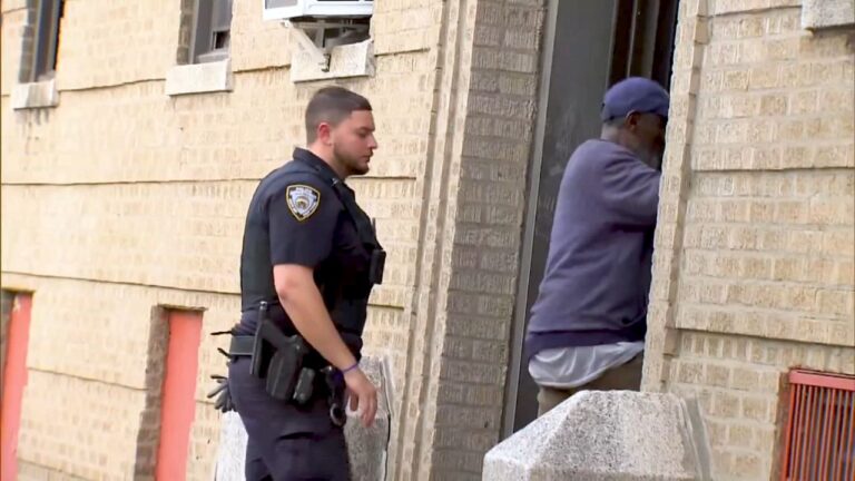 Encuentran cuerpo de bebé recién nacida afuera de edificio