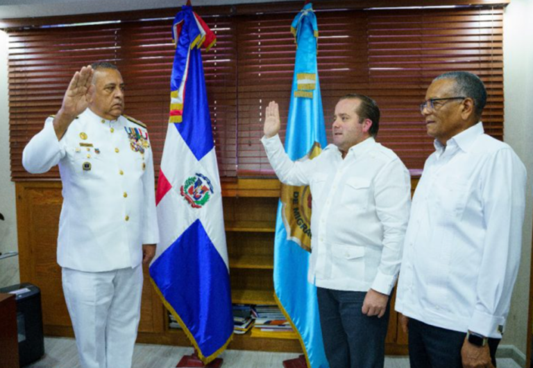 Juramentan al nuevo director de Migración – Remolacha   #FVDigital