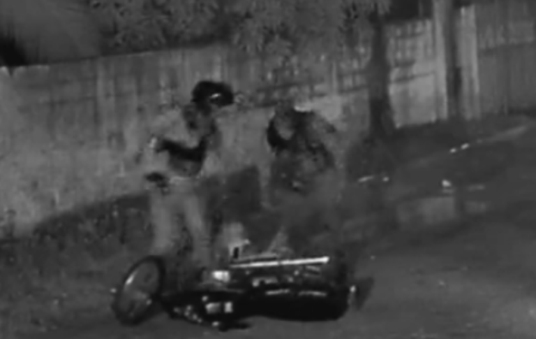 Brutal agresión policial en Boca Chica (video) – Remolacha   #FVDigital