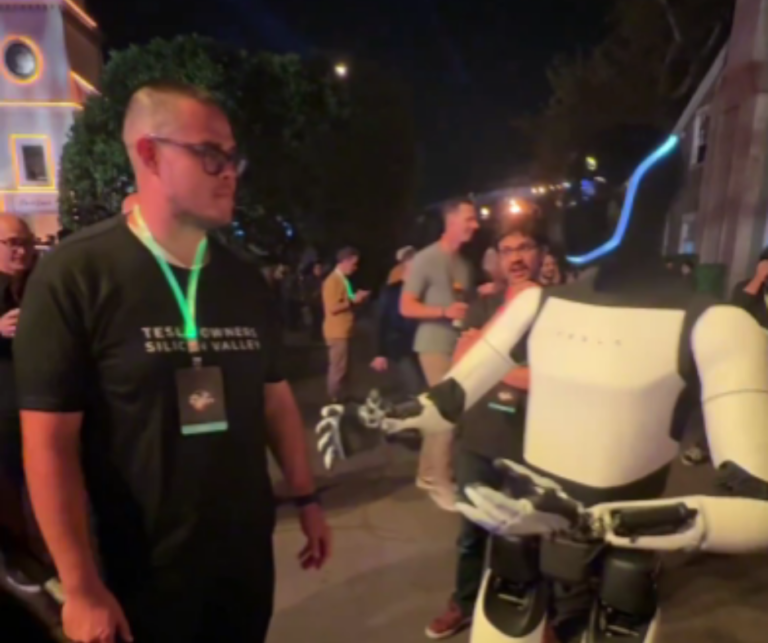 Vaina chula del día: Conversación entre robot de Tesla y un humano (video) – Remolacha   #FVDigital