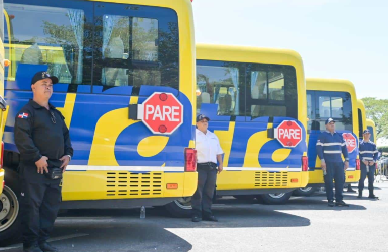 Transporte escolar llega a Santiago con 150 autobuses eléctricos – Remolacha   #FVDigital