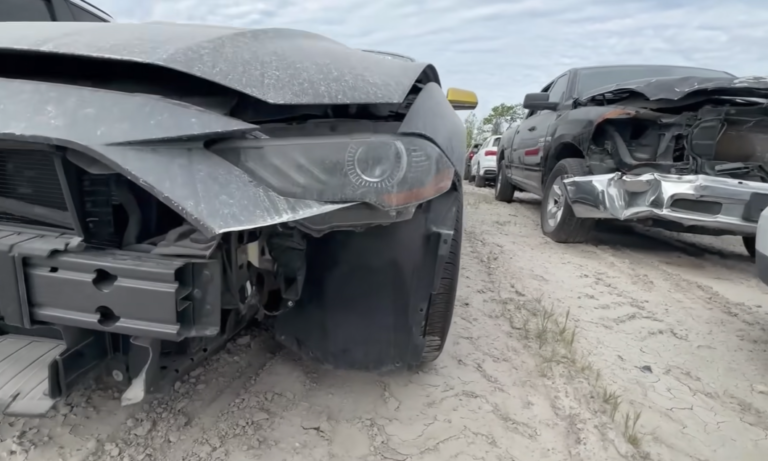 ¿Cómo miles de autos chocados en USA acaban ilegalmente en Rusia? – Remolacha   #FVDigital