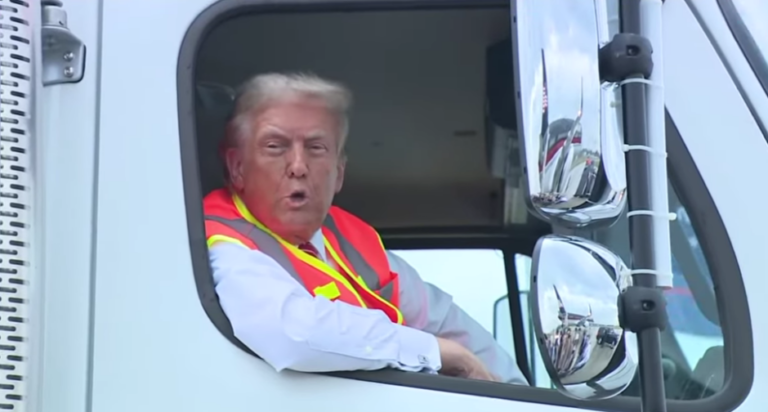 Trump se la devuelve a Biden desde un camión de basura – Remolacha   #FVDigital