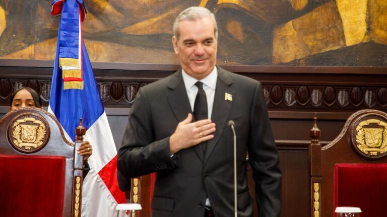 Abinader dice recibió propuestas para habilitar exmandatarios