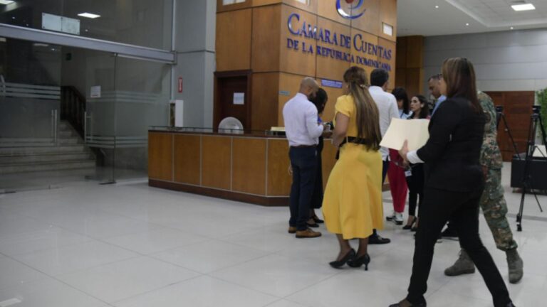 Marino Zapete cuestiona cómo Abinader no ha hecho nada contra los funcionarios que no han declarado sus bienes