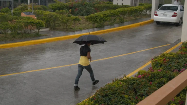 Sistema frontal y onda tropical provocarán aguaceros este sábado #FVDigital