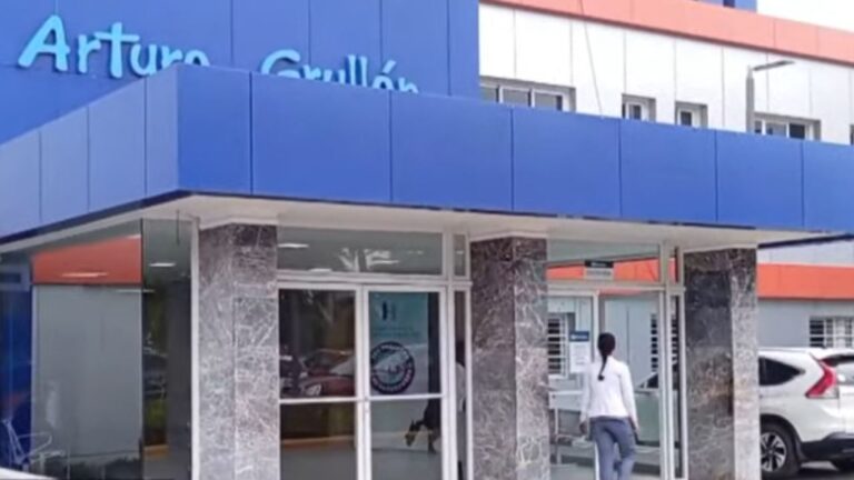 Menores que cayeron de edificio permanecen estables