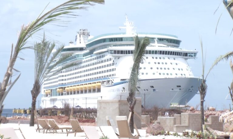 Llega al país el crucero Adventure of the Seas con más de 3 mil turistas