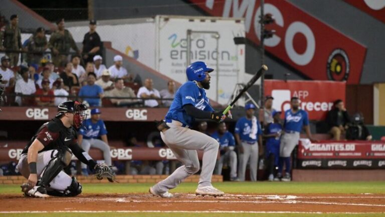 Johnson, Lawlar lideran primer triunfo de los Tigres del Licey #FVDigital