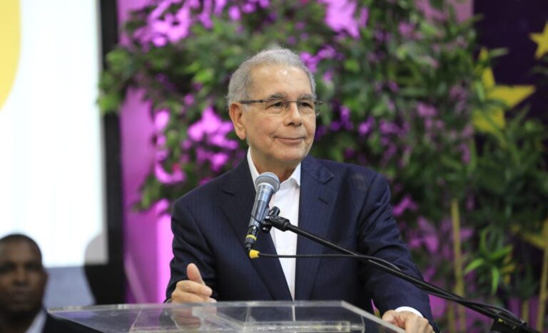 Danilo se reelige como presidente del PLD; Johnny Pujols secretario general