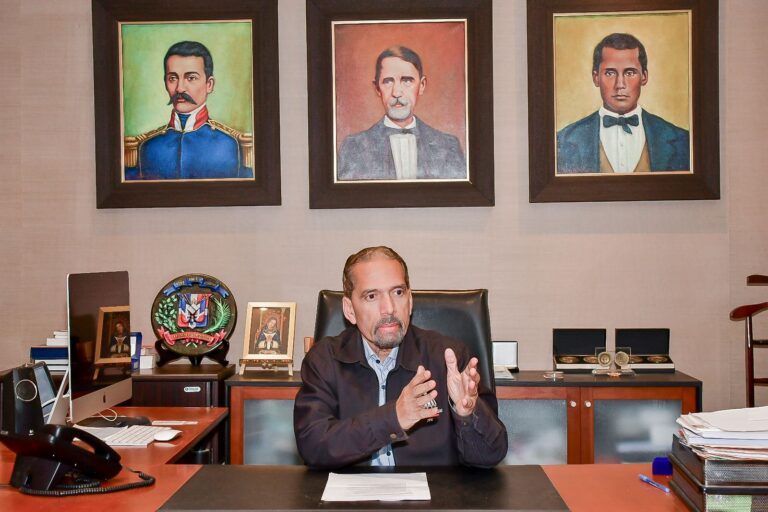 Efemérides Patrias insta a respaldar medidas migratorias en defensa de la soberanía