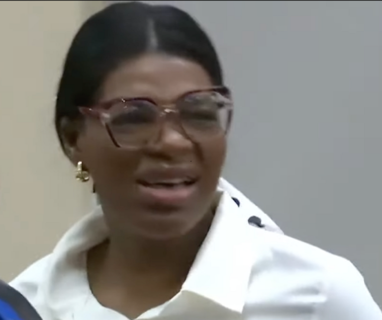 Tituá! Le cantan siete años a Elizabeth Silverio – Remolacha   #FVDigital