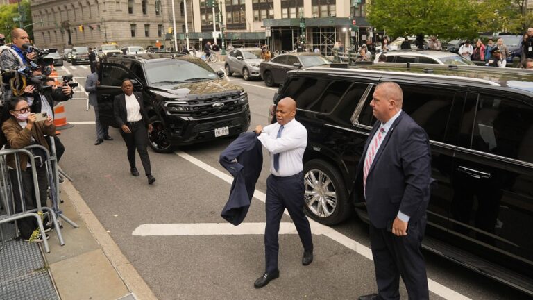 Fiscalía dice que presentará más cargos contra el alcalde