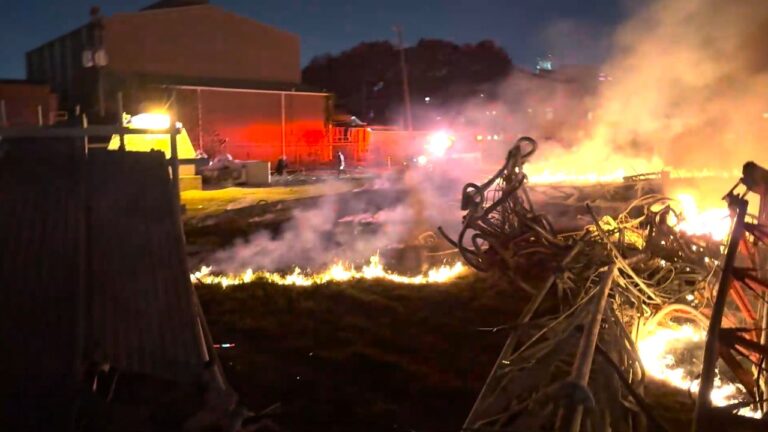 Niño de cuatros años y tres adultos mueren al estrellarse helicóptero contra torre de comunicaciones