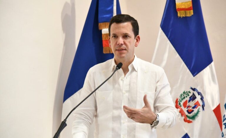 Allanan residencia de Hugo Beras por caso Transcore-Intrant; abogados dicen no les permiten verlo