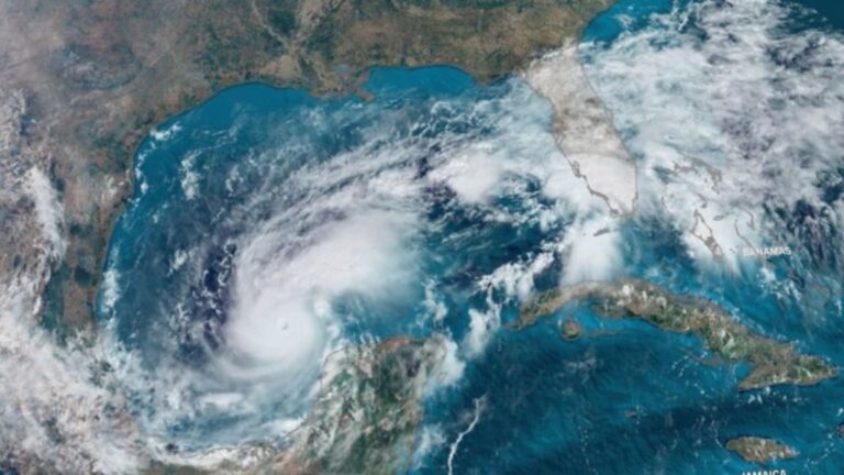 A menos de 36 horas para que el huracán Milton toque tierra, expertos advierten será el más destructivo en décadas