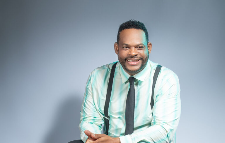 Yiyo Sarante celebra un billón de reproducciones en youtube de “Corazón de acero”