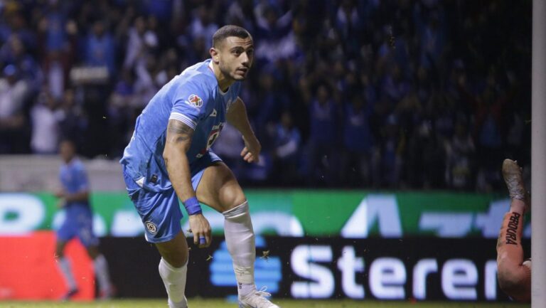 La Máquina de Cruz Azul sigue sin freno y ahora derrotó al Puebla 1-2 #FVDigital