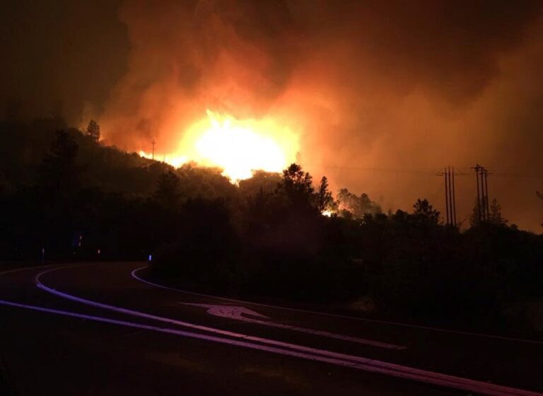 Incendio arrasa 13 acres en Los Ángeles por fatal accidente #FVDigital