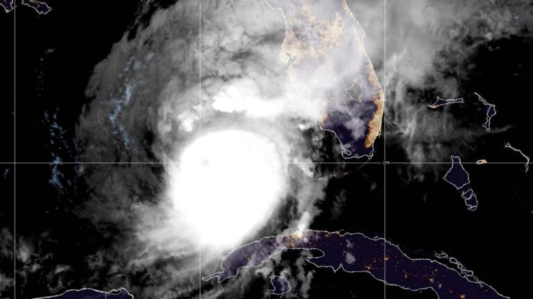 Personal de la Cruz Roja va a Florida por Milton