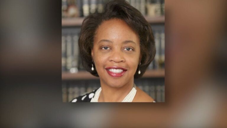 El alcalde Adams cubre puestos en su administración