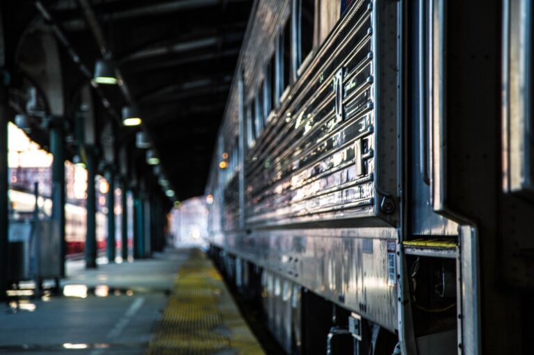 Tren choca contra un árbol caído en Nueva Jersey: un muerto y dos docenas de heridos #FVDigital