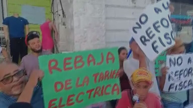 Protestan en Moca por largas tandas de apagones