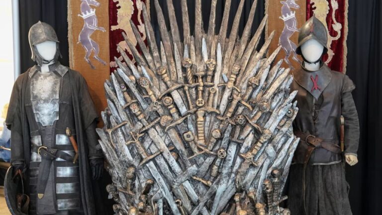 Subastan objetos icónicos de “Game of thrones” y recaudan más de 21 millones dólares
