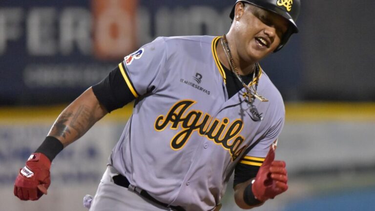 Águilas inician vuelo alto con jonrones de Encarnación y Castro