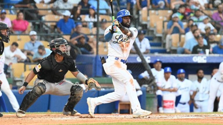 Johnson, Martínez y Aquino jonronean, Licey aplasta a las Estrellas