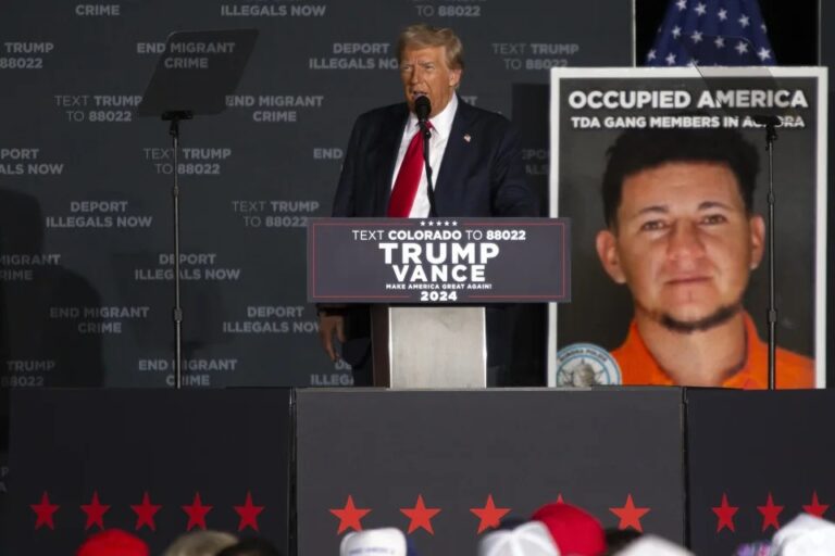 Trump visita ciudad que usó para estigmatizar a venezolanos y promete “limpiar” el país