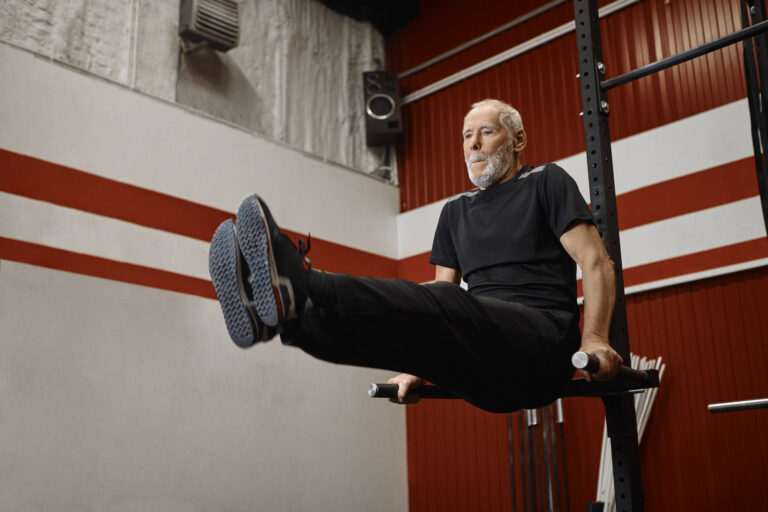 Un hombre que empezó a hacer CrossFit a los 80 años ahora hace 100 flexiones al día