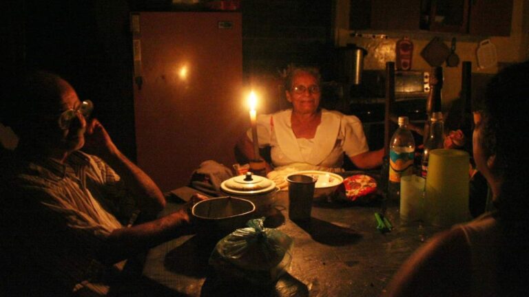 México ofrece apoyo técnico a Cuba para hacer frente a los apagones masivos