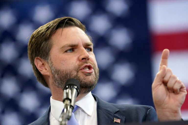 J.D. Vance dice que Trump es el “candidato de la paz” y califica a Putin como adversario, no enemigo