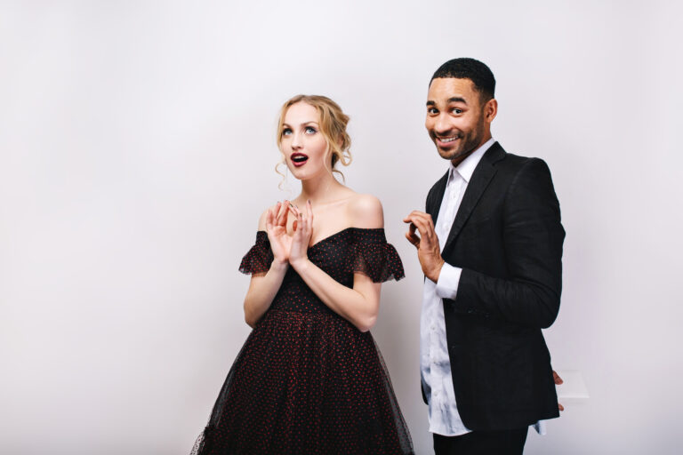 Vestirse de negro en una boda: ¿Buena o mala idea?