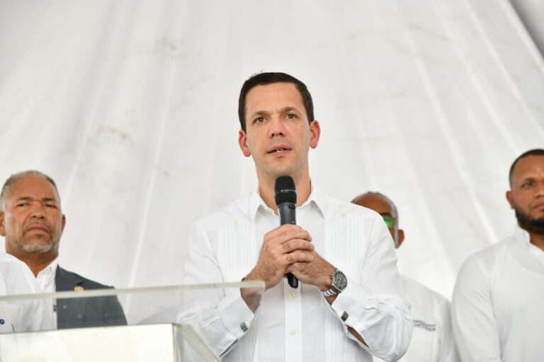 Trasladan a Hugo Beras a la PGR tras allanamiento de más de dos horas