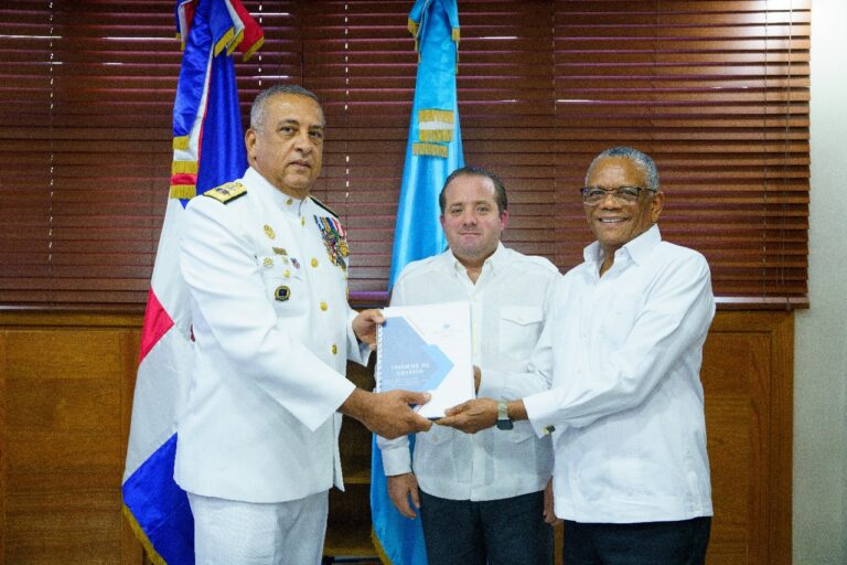 Paliza juramenta al nuevo director de Migración