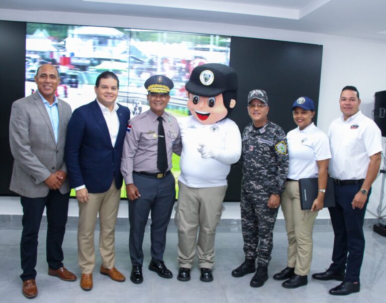 Anuncian detalles del “Gran Premio Policía Nacional” de la tercera carrera de autos y motos 2024