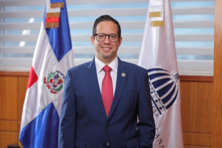 Sigmund Freund desmiente aumentos desmedidos en la nómina pública durante la gestión de Abinader