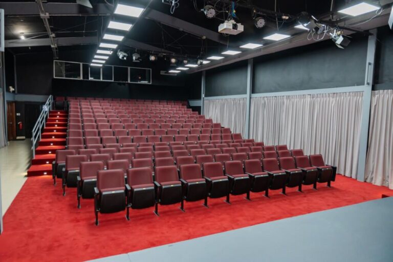 Remodelan Sala de Teatro Laura Bertrán #FVDigital