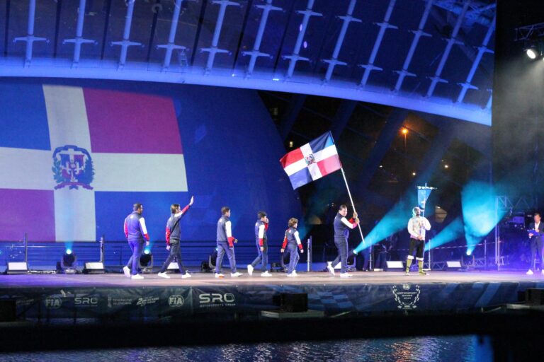 Selección Nacional desfila en inauguración de los FIA GAMES