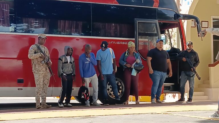 Durante operativo, detienen 36 haitianos con estatus migratorio irregular