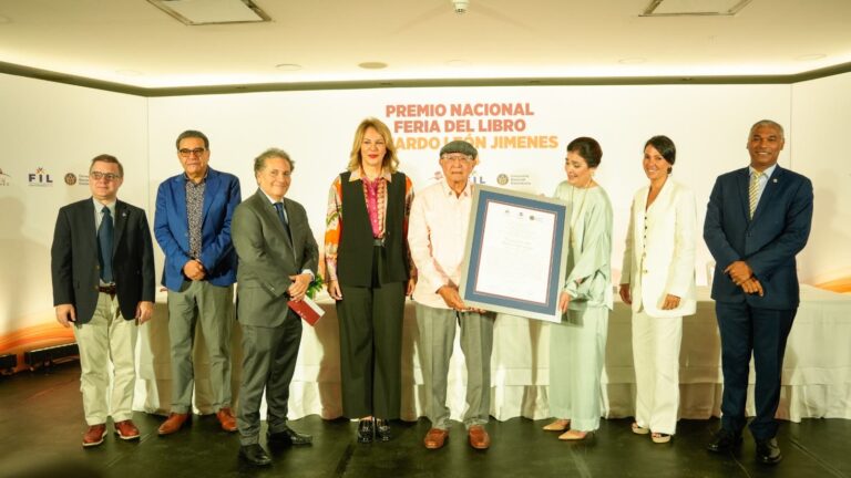 Manuel Matos Moquete, ganador del Premio Nacional Feria del Libro Eduardo León Jiménez 2024