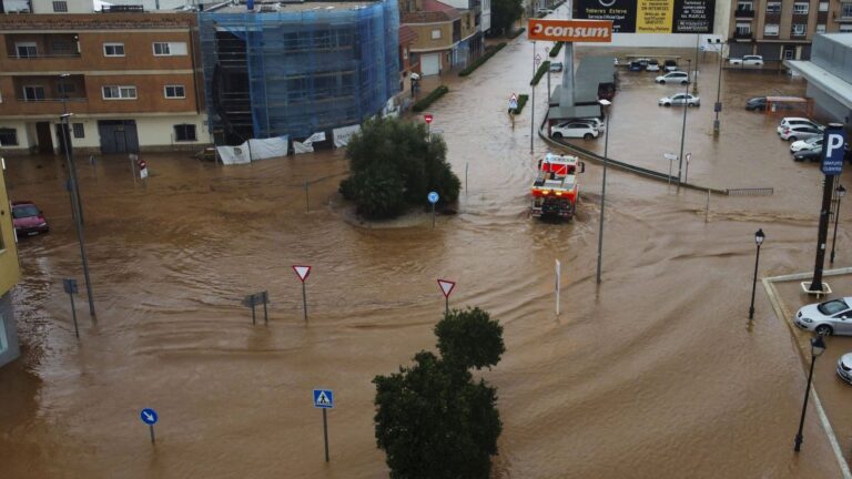Cientos de latinoamericanos aislados por el temporal en Valencia