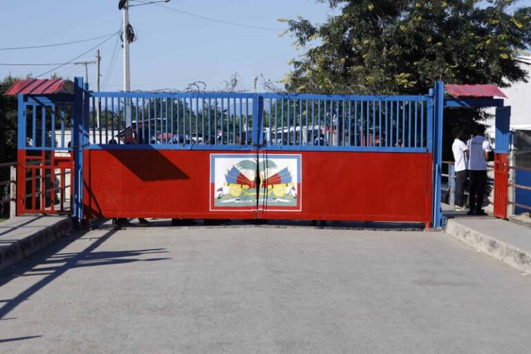 Haitianos amenazan con cierre de frontera