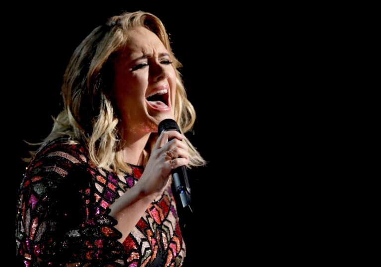 Adele rompe en llanto al ver a Céline Dion durante su show en Las Vegas