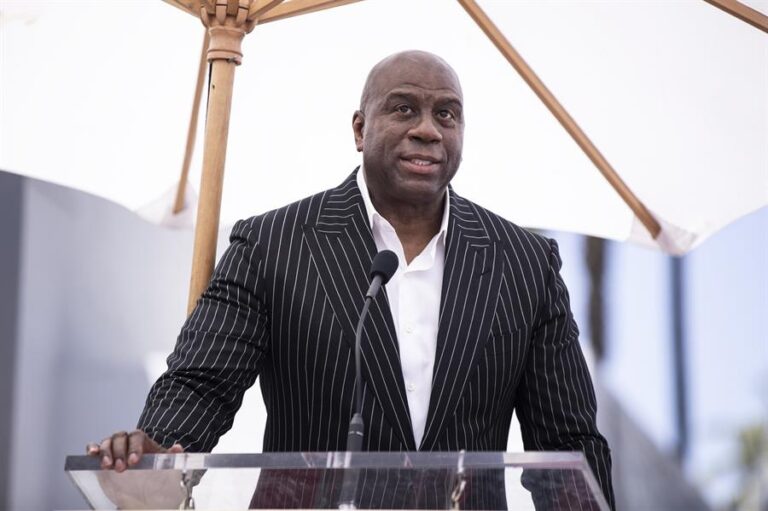 Magic Johnson apoya a Kamala Harris: ¡Sal y vota! #FVDigital
