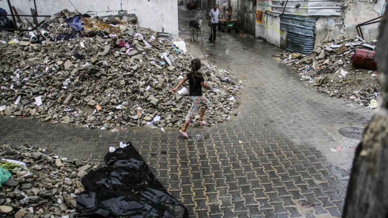 Israel bombardea un hospital en Gaza cuando se cumple un año de los ataques de Hamás