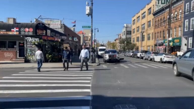 Arrestan con cargos a un conductor por atropello y fuga